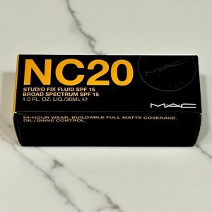 MAC Cosmetics NC20 Studio Fix Fluid